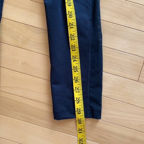 Nike dri- fit black Capri new - Picture 5 of 8